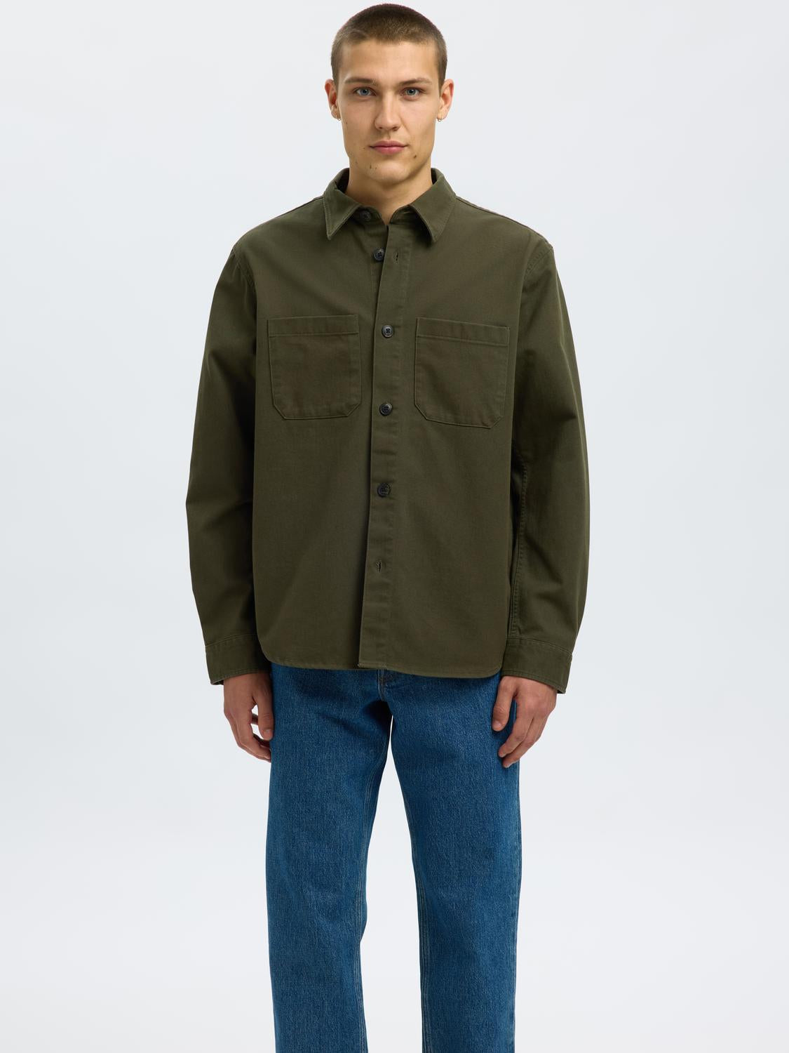 model_shot-front